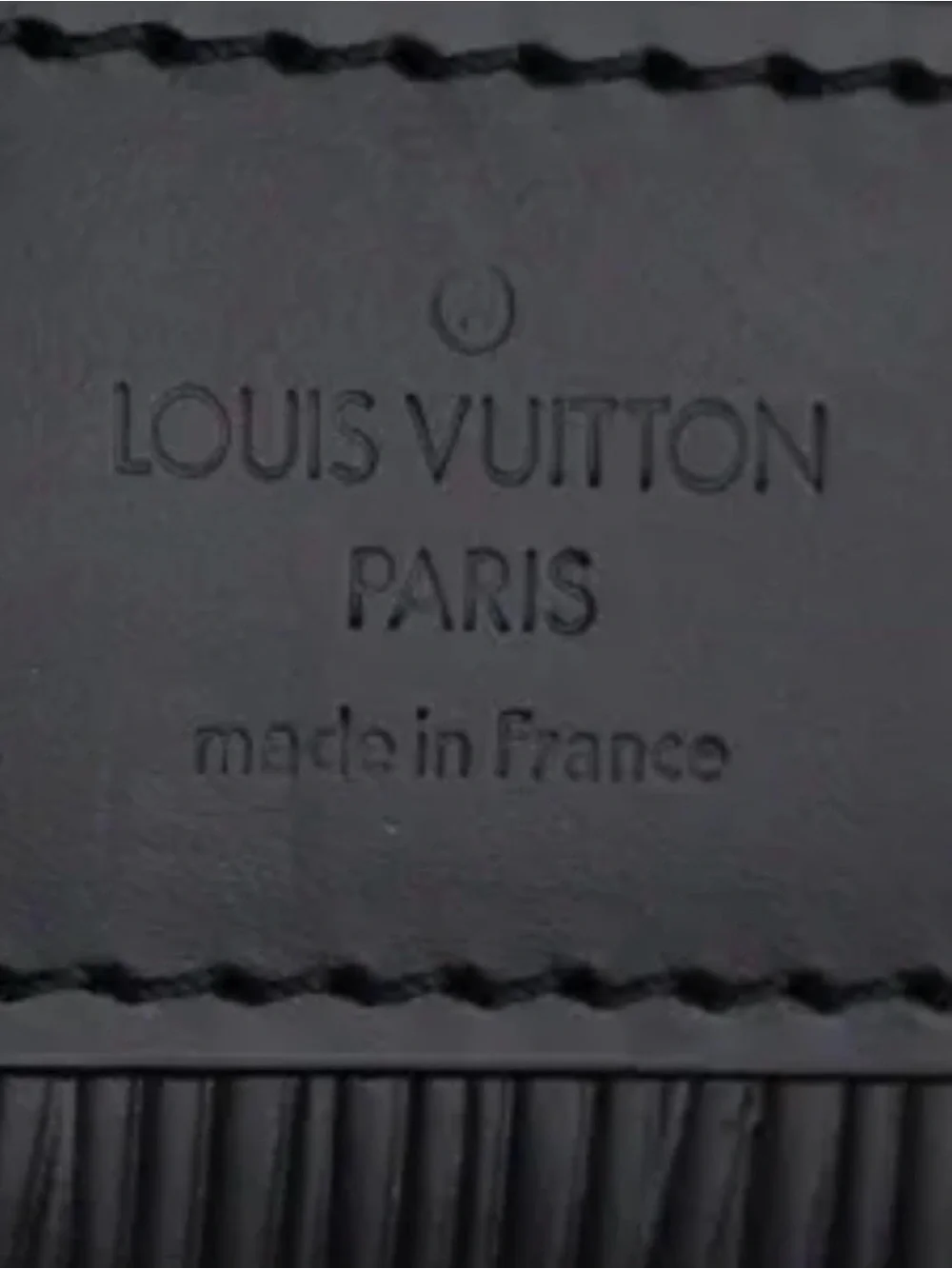 LOUIS VUITTON SAC D'ÉPAULE BUCKET SHOULDER BAG PURSE IN BLACK EPI LEATHER PM